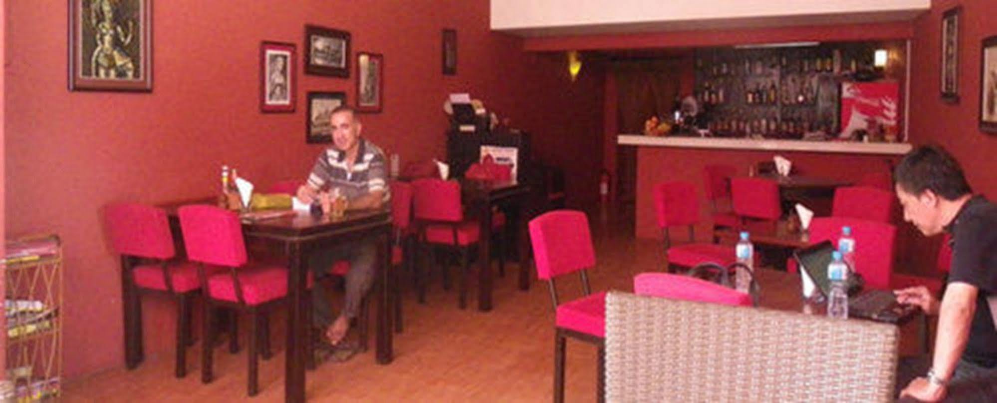 Sovanphum Guesthouse And Restaurant Phnom Penh Esterno foto