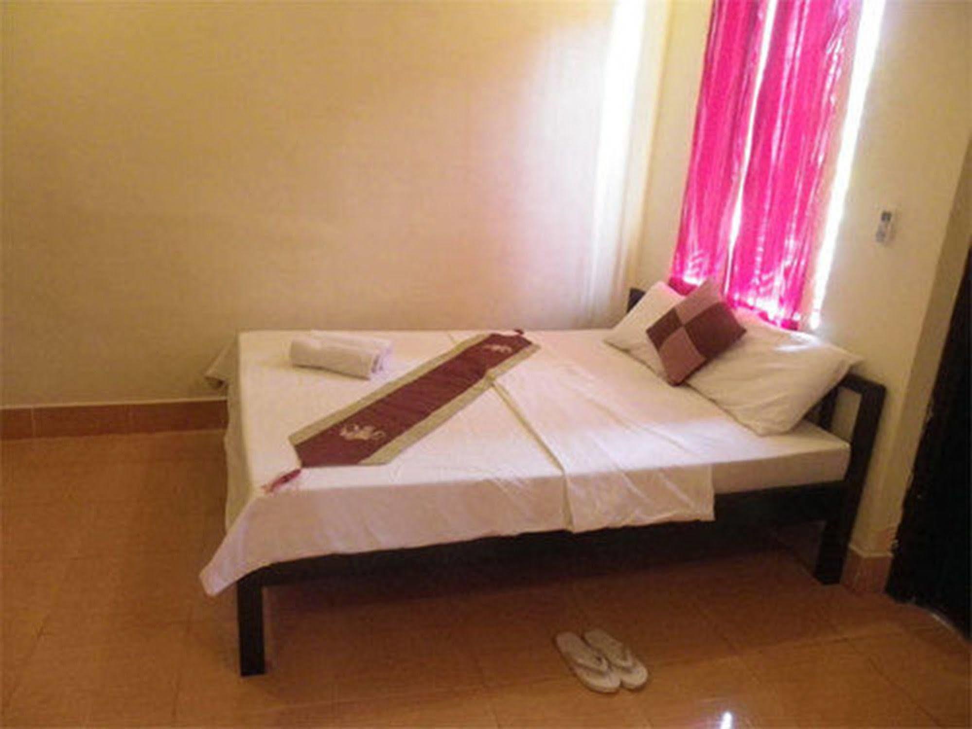 Sovanphum Guesthouse And Restaurant Phnom Penh Esterno foto