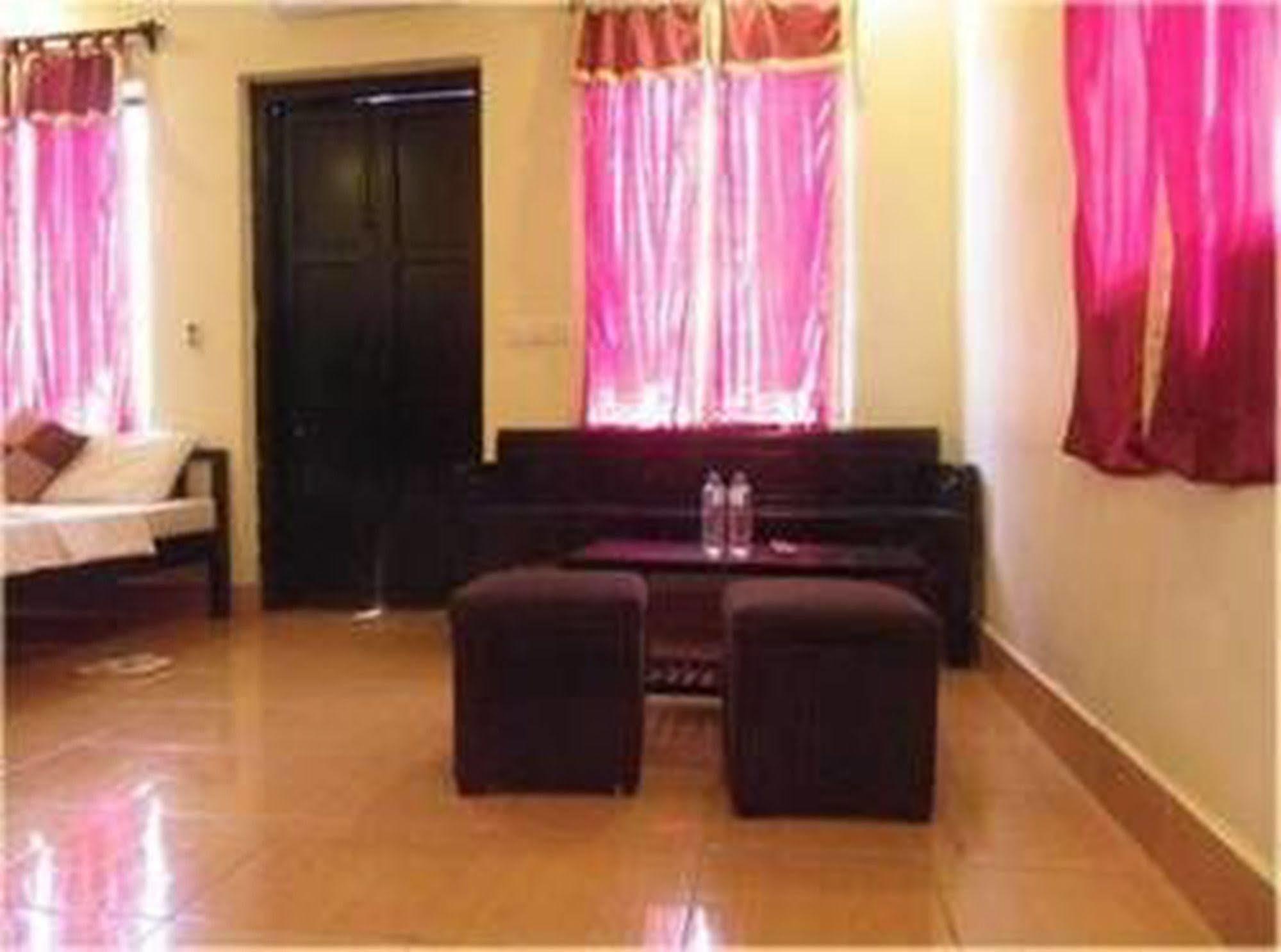 Sovanphum Guesthouse And Restaurant Phnom Penh Esterno foto